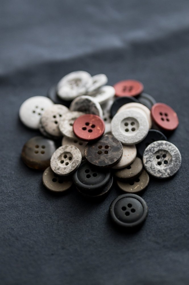 Merchant & Mills Brick Speckles 18mm Buttons - The Needle Store